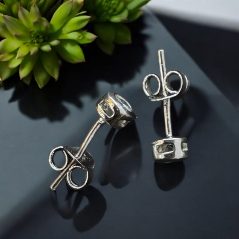 white stone stud earring - Image 2